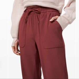 Lululemon beyond the studio crop SZ 4